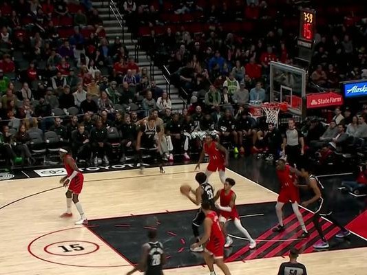 篮球联合防守战术的应用与技巧（提高篮球防守效果的联合防守策略）