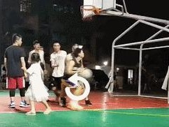 攻防失衡（打造坚实防线，成为篮球场上的不可撼动之人）