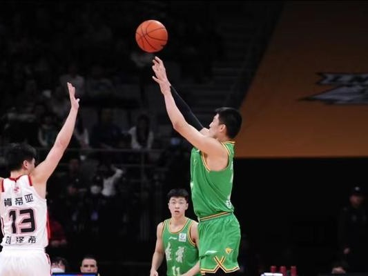 揭秘日本青训篮球防守脚步动作的奥秘（进一步提高篮球防守能力的关键技巧解析）
