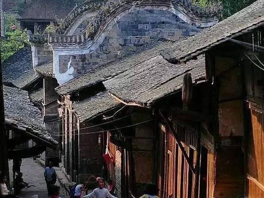 釜溪河钓鱼攻略——路亚钓法全解析（掌握这些技巧，让你在釜溪河畅享路亚钓鱼的乐趣）