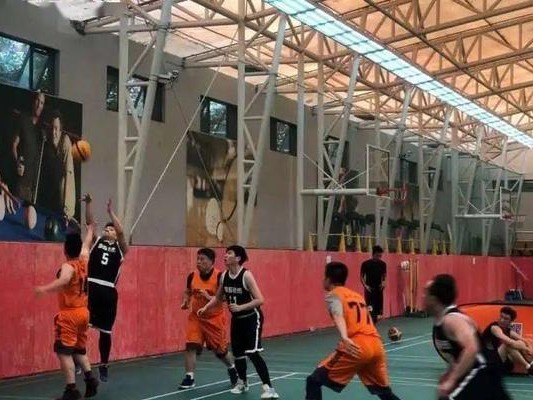 提升3vs3篮球比赛的防守脚步技巧（优化脚步动作，阻止对手得分）