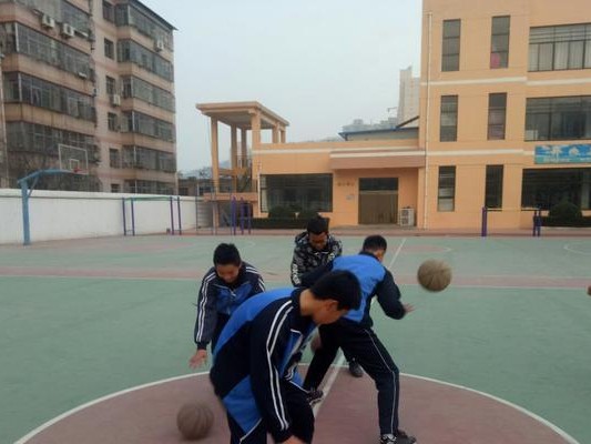篮球防守训练与中考（以篮球防守训练为主题的中考文章）