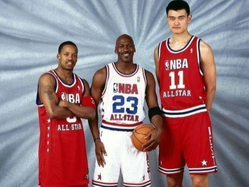 姚明在NBA单场最高得分排行榜的辉煌成就（NBA历史上最令人瞩目的得分表演）