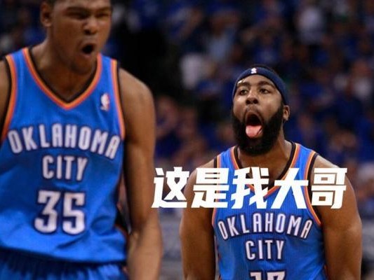 篮球戏耍防守人搞笑段子集锦（让你笑翻的篮球技巧和搞怪表演）