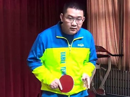 掌握左手发乒乓球旋球的技巧（左手旋球发球的关键技巧和训练方法）