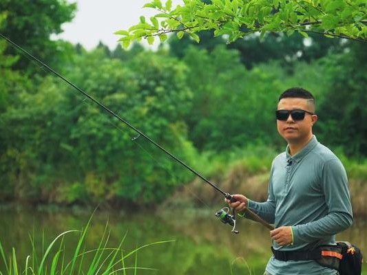 新手钓鱼（细论新手钓鱼的最佳策略和技术选择）