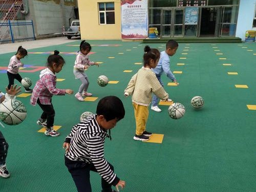 幼儿园小朋友的篮球防守技巧（从零基础到防守高手，培养孩子的篮球防守意识）