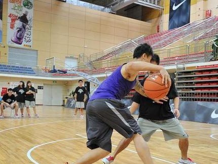 提升篮球防守力气的训练方法（打造坚实的篮球防守基础，助您成为防守利器）