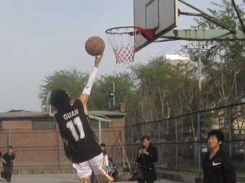 过度激烈的篮球防守（深入探讨过猛防守的不良影响，寻找平衡点）