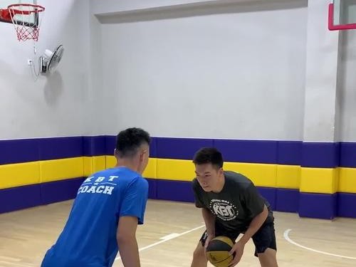 以全场篮球为主的非犯规防守技巧（不失机会的防守策略让对手束手无策）