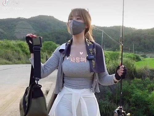 女孩们也可以探索路亚鱼钓的乐趣（以钓鱼只玩路亚，展示女生的勇气和魅力）