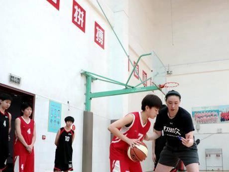 篮球防守中的身高要求（以人身高为主要依据的篮球防守策略）