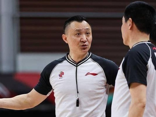 青少年篮球人盯人防守趣味训练，提高技术水平