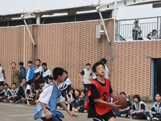 高中生篮球班赛5v5防守战术指南（提升篮球班赛防守水平，打造无懈可击的防线）