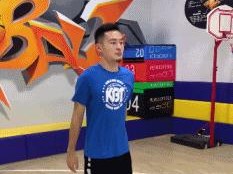 篮球防守技巧之为何不能踮脚（解析篮球防守中踮脚动作的问题及替代方案）