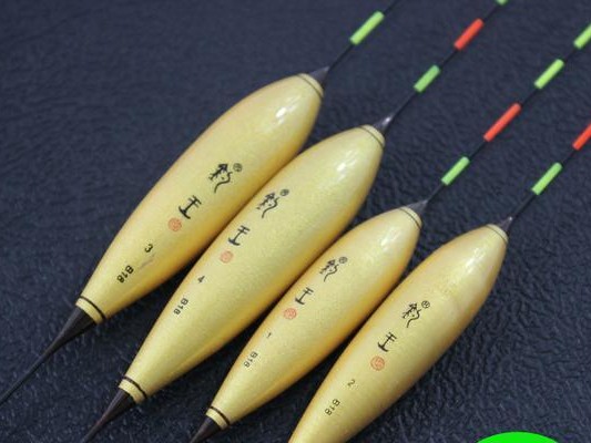 水沟钓鱼用浮漂，让你钓鱼更得心应手（路亚竿水沟钓鱼的利器，浮漂技巧提升钓鱼效果）