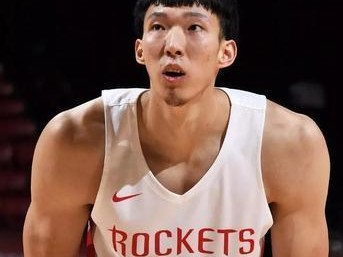 周琦篮球防守之巅（探究周琦防守技巧的独特之处）