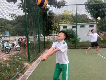 以排球垫球脚步移动动作要领为主题的文章（掌握正确的脚步移动技巧，提升排球垫球水平）