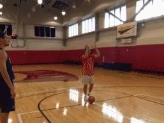 篮球场上的防守天才——揭秘不防守的人是谁（纵观篮球场，他们为何能置身事外）