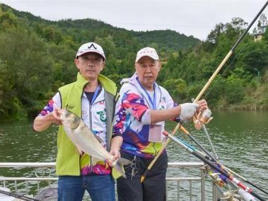 升钟湖路亚钓鱼情况大揭秘（挥杆垂钓，乐享自然钓趣）
